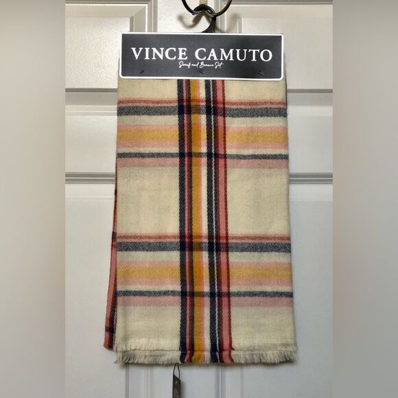 VINCE CAMUTO SCARFT CREAM PLAID WINTER WARM - Picture 1 of 3